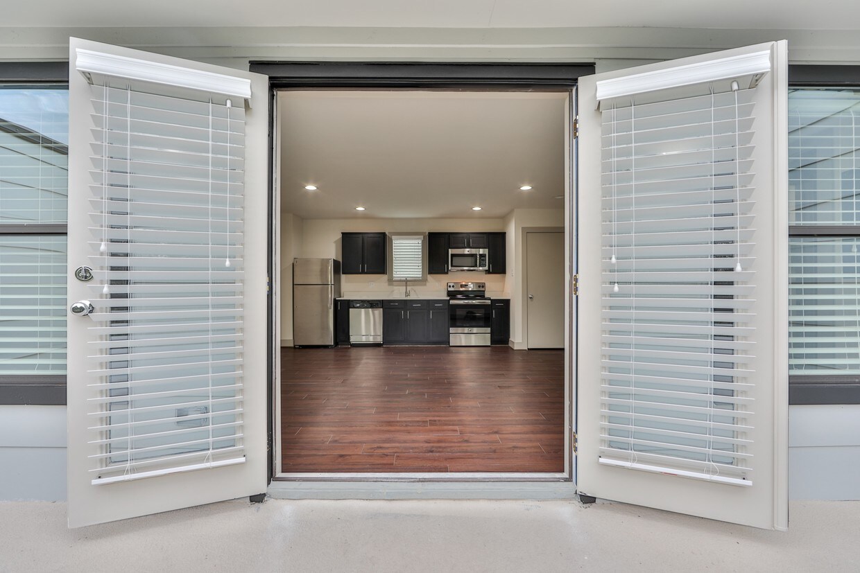 2100 Woodhead Apartments, Houston, Texas 77019 - Woodhead