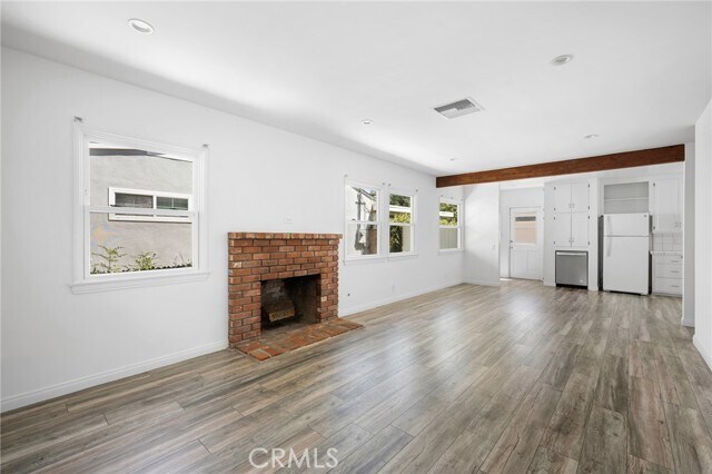 Foto del edificio - 6438 Densmore Ave