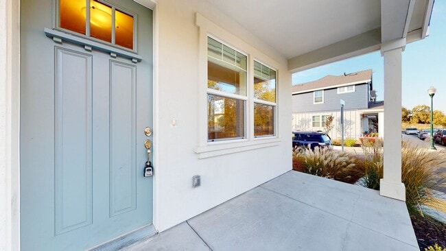Foto del edificio - Beautiful 3 Bedroom 3 Full bath with 1 Car...