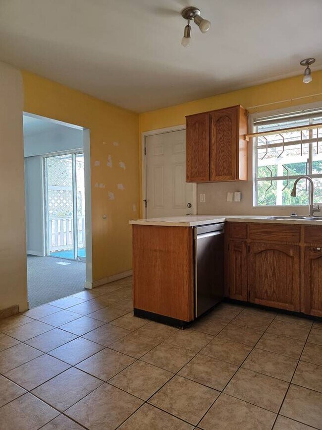 Photo du bâtiment - 11990 Dover St