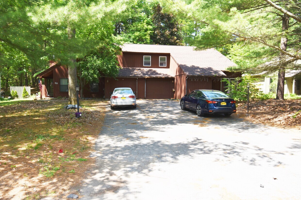 86 Thimbleberry Rd, Ballston Spa, NY 12020 Townhome Rentals in