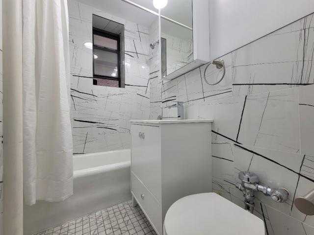 Foto del edificio - 1 bedroom in ASTORIA NY 11103