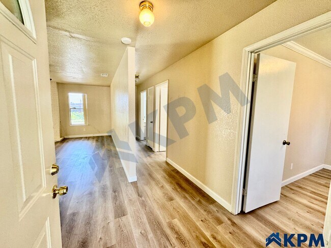 Building Photo - Single Story 3-Bedroom 2-Bath North Stockt...