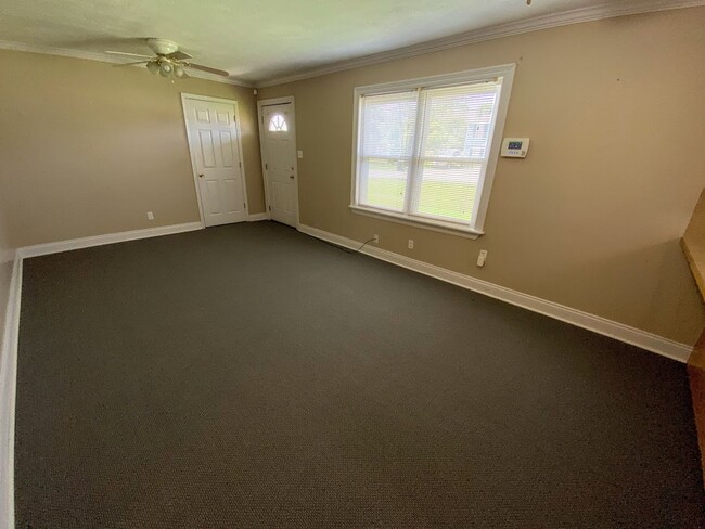 Building Photo - Apartment For Rent Near McNeese State Univ...