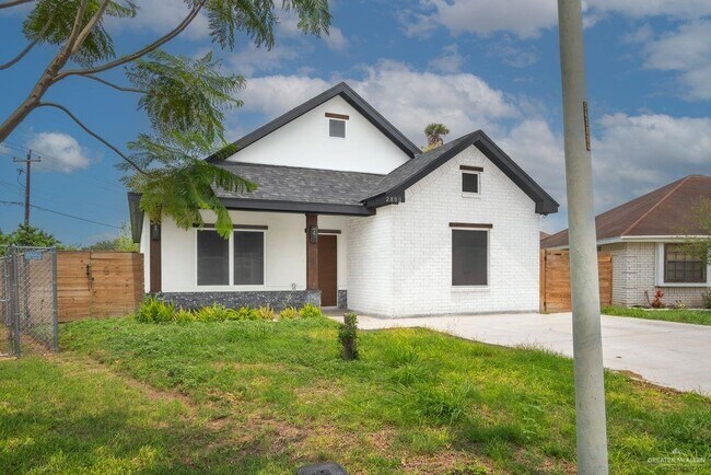Building Photo - 2809 Los Pinos Ln