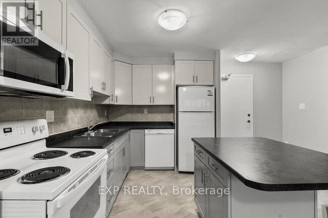 Building Photo - 473 Linwell Rd