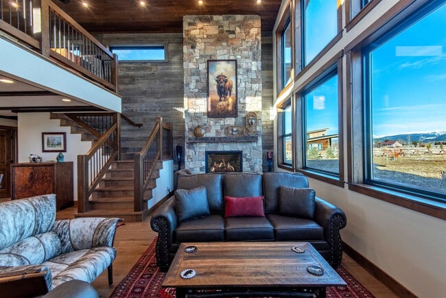 Building Photo - 3360 Alta Vista Dr