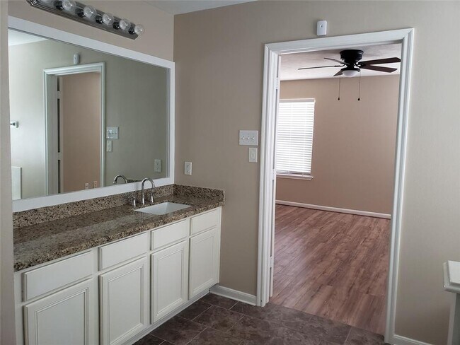 Building Photo - 7302 Legacy Pines Dr