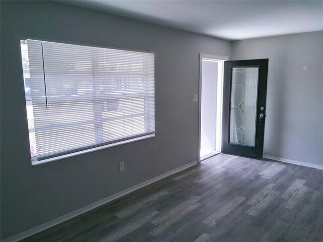 Foto del edificio - 6041 43rd Ave N