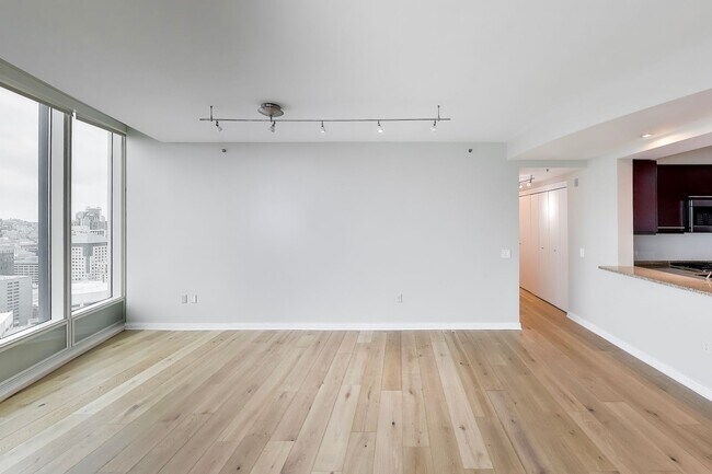 Photo - Luxury High-Rise Living | Stunning Bay Bridge Views from the 31st Floor House