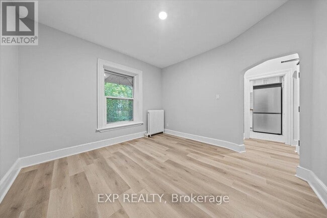 Building Photo - 484 Gilmour St