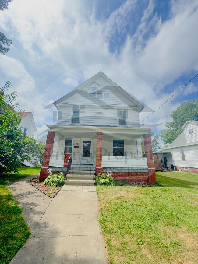 Building Photo - 428 N Pearl St