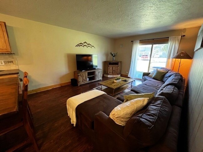 Building Photo - Long Term Rental- Dillon Valley East Y104