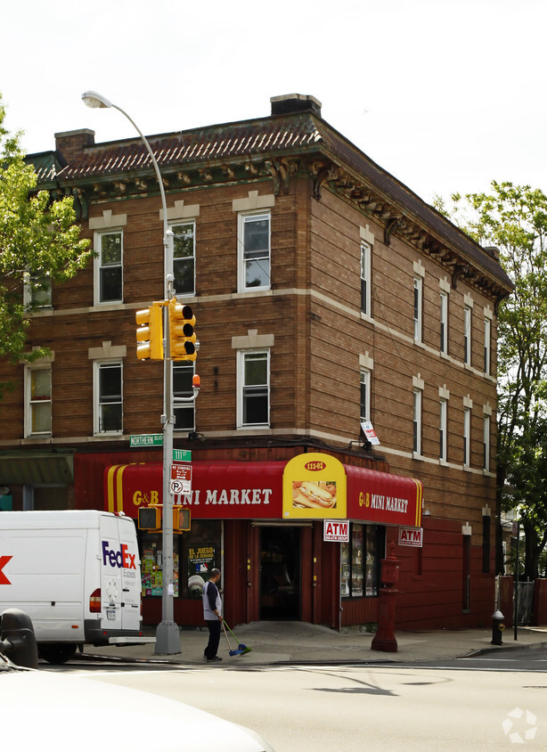 Foto principal - 111-02 Northern Blvd