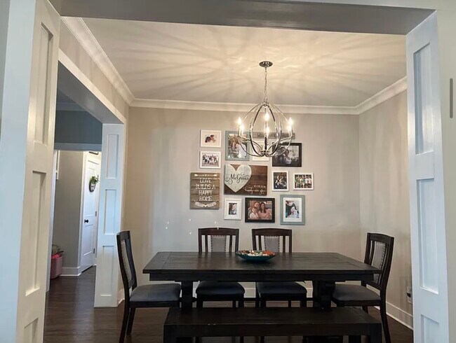 Foto del edificio - 2020 Rosemary Ln
