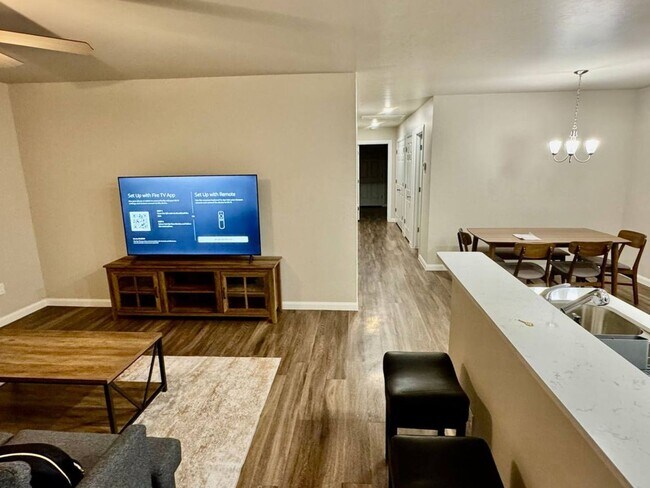 Building Photo - 201 Gray St