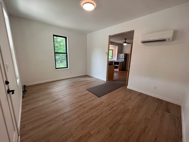 Building Photo - 622 Romig St