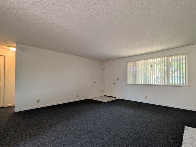 Building Photo - Nice 2 Bedroom, 1-Bath Duplex In Thurston Area of Springfield!