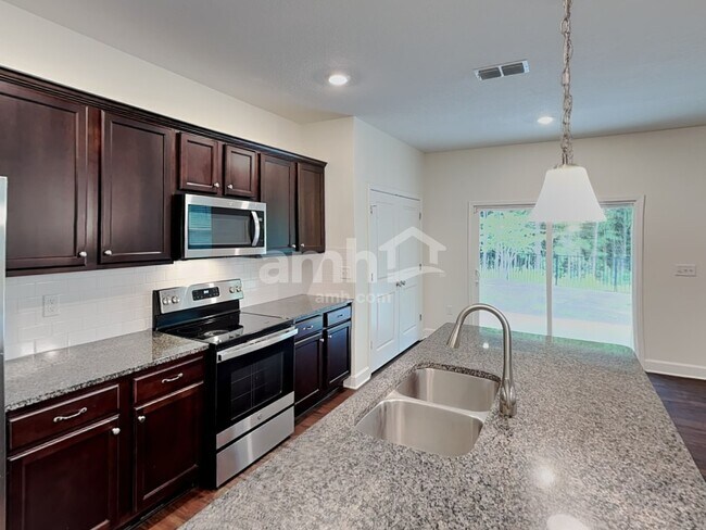 Foto del edificio - 11528 World Woods Ct