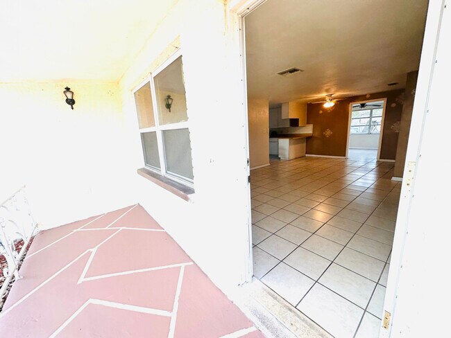 Foto del edificio - 3545 Holiday Lake Dr