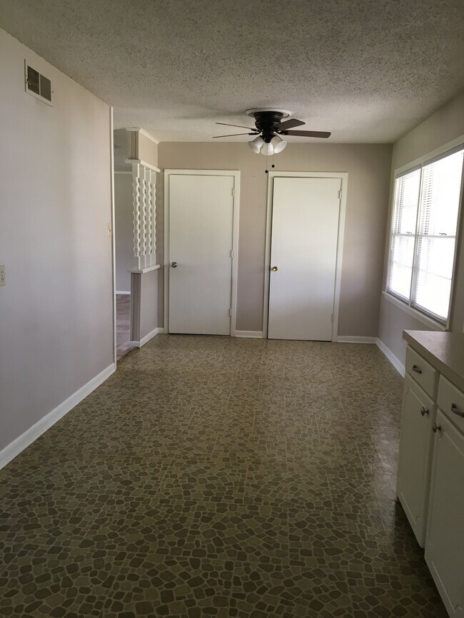 Cocina/comedor enorme - 3718 Bann Ave