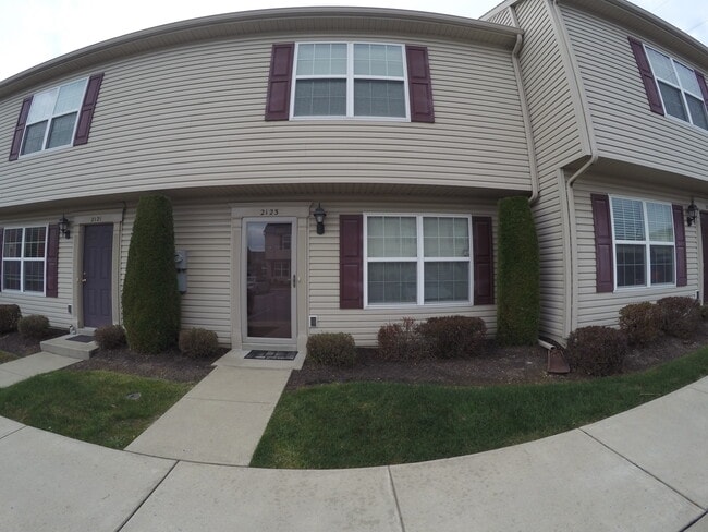 Building Photo - 2123 Quail Hollow Dr