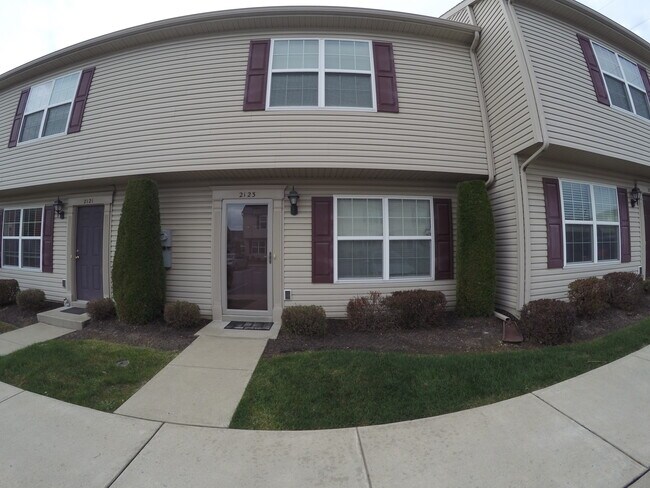 Foto del edificio - 2123 Quail Hollow Dr
