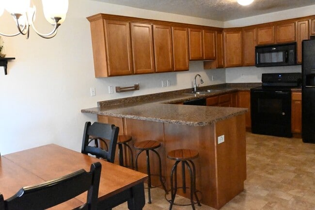 Building Photo - 573 Goldenrod Way N