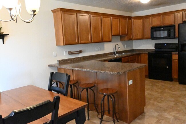 Foto del edificio - 573 Goldenrod Way N