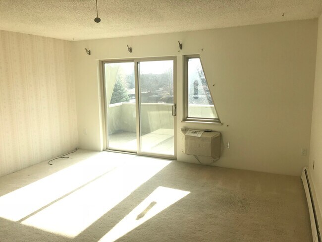 Foto del edificio - Top Floor South Facing One Bedroom Condo In North Boulder!  Perfect Location!