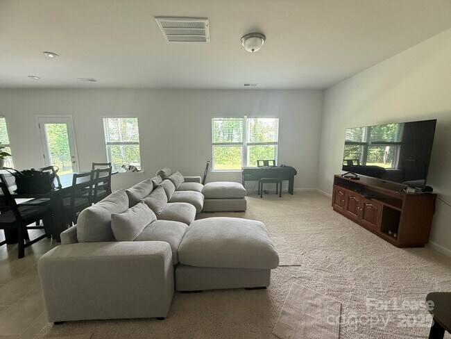 Building Photo - 6135 Moonview Ct