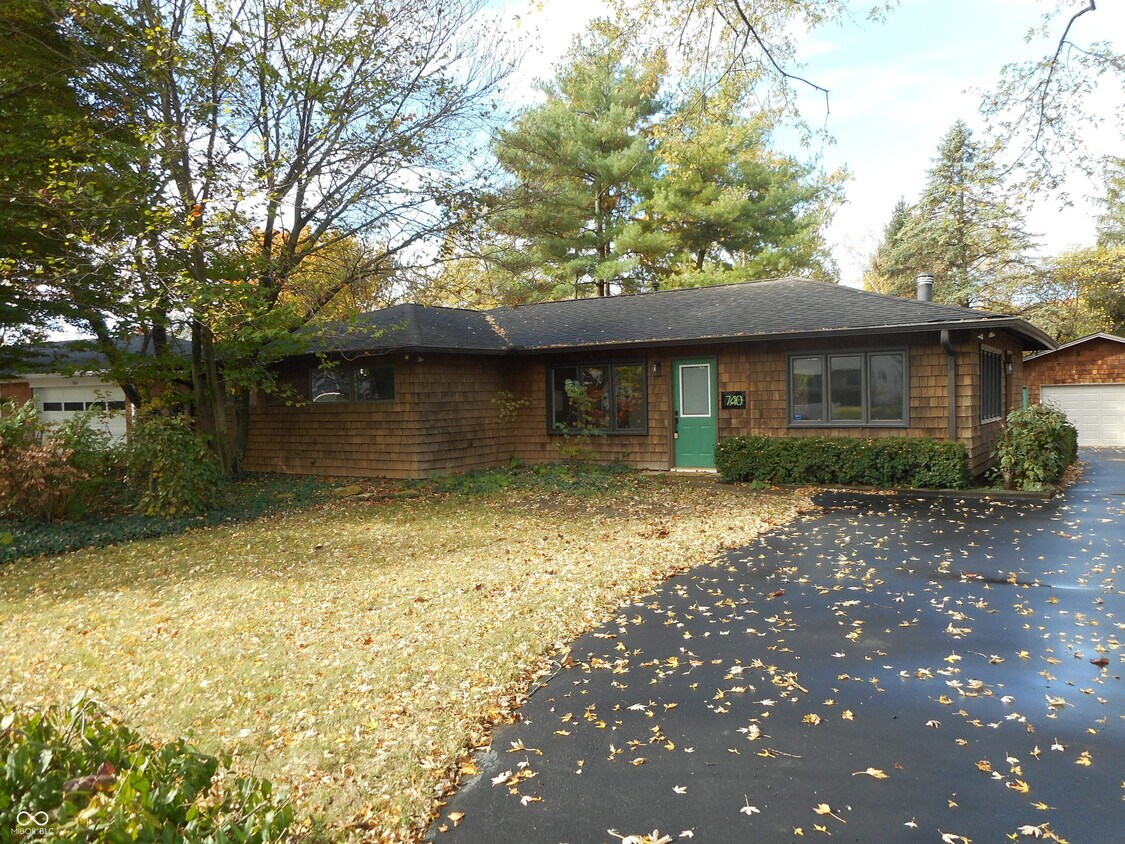 Primary Photo - 740 W Auman Dr