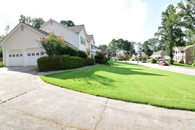 Building Photo - 6470 Bennington Dr