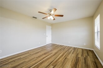 Building Photo - 108 Airview Ave