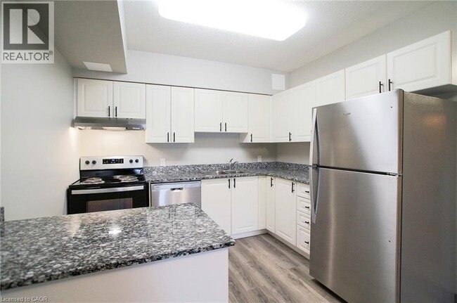 Photo du bâtiment - 239 Auburn Dr