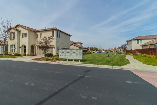 Foto del edificio - MOVE IN READY!! 3 BEDROOM 2 1/2 BATH HOME FOR RENT IN VILLAS AT COPPER VALLEY