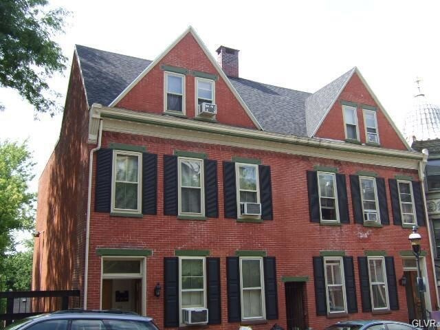 Building Photo - 639 Walnut St