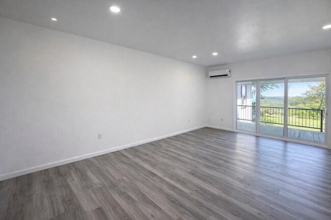 Foto del edificio - AVAILABLE IN JUNE; APPLY TODAY AT OUR WEBSITE!!