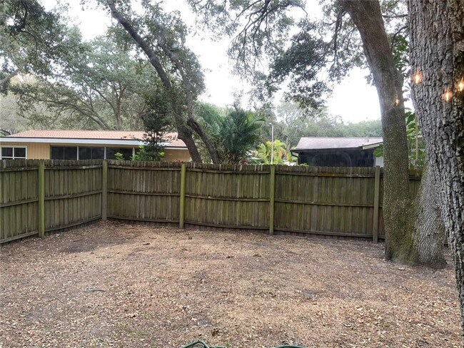 Foto del edificio - 2067 Red Cedar Ln