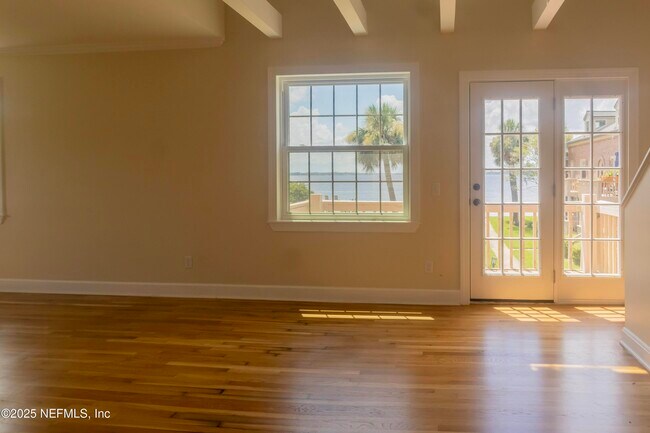 Foto del edificio - 842 Cedar St