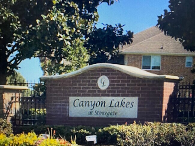Foto del edificio - 16907 Melvin Oaks Ct
