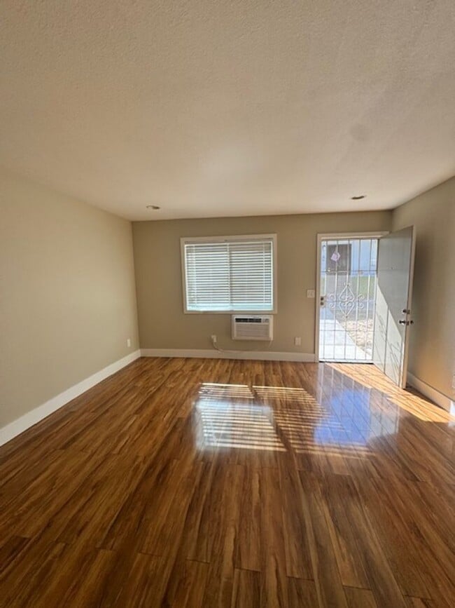 Foto del edificio - 2 Bed/2 Bath Duplex in Vallejo