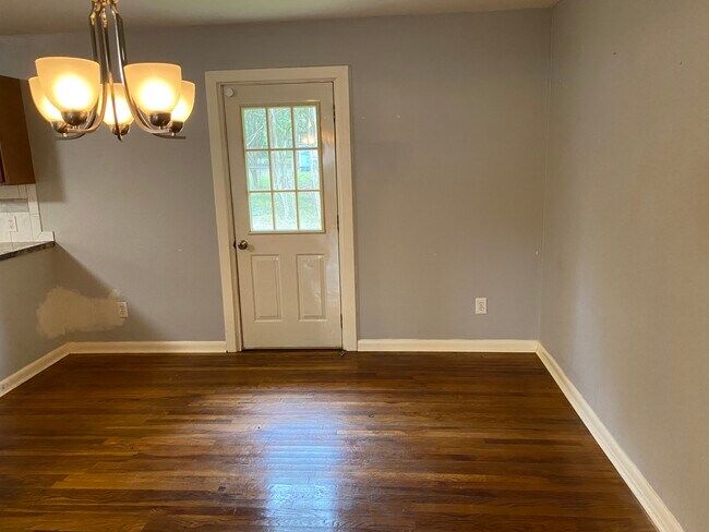 Foto del edificio - 1101 Glencrest Ln
