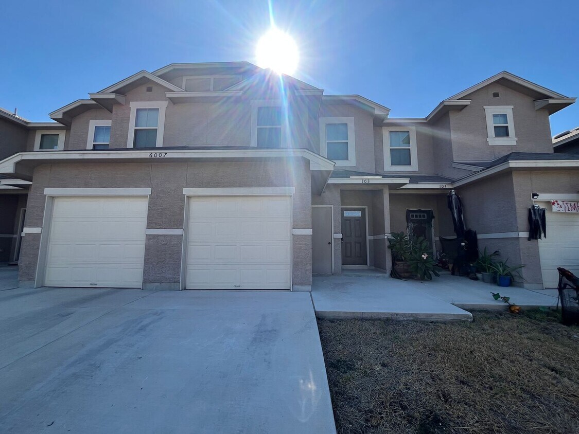 Foto principal - 6007 Karly Way