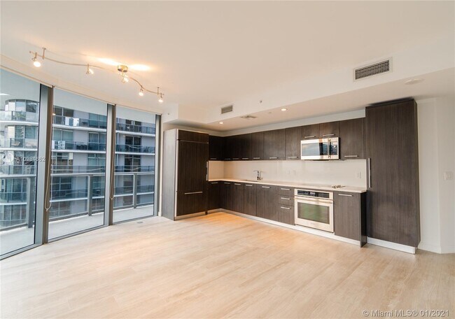 Foto del edificio - 45 SW 9th St