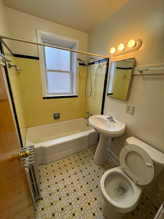 Foto del edificio - 4956 S Prairie Ave