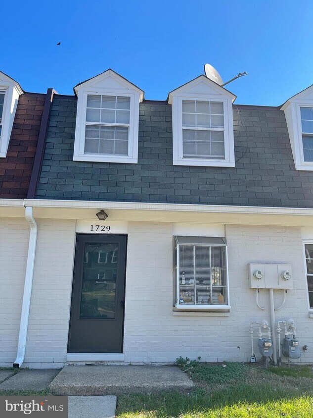 Primary Photo - 1729 Village Green Dr