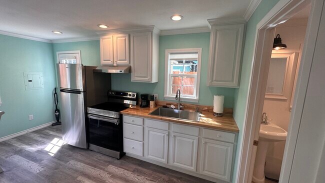 Building Photo - 434 Eloise Dr