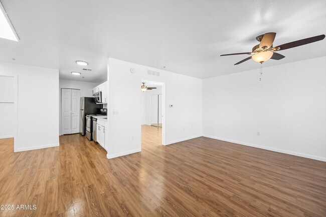 Foto del edificio - 3065 N 67th Ave