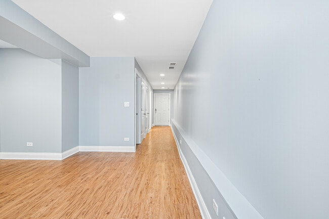 Building Photo - 2144 W Potomac Ave